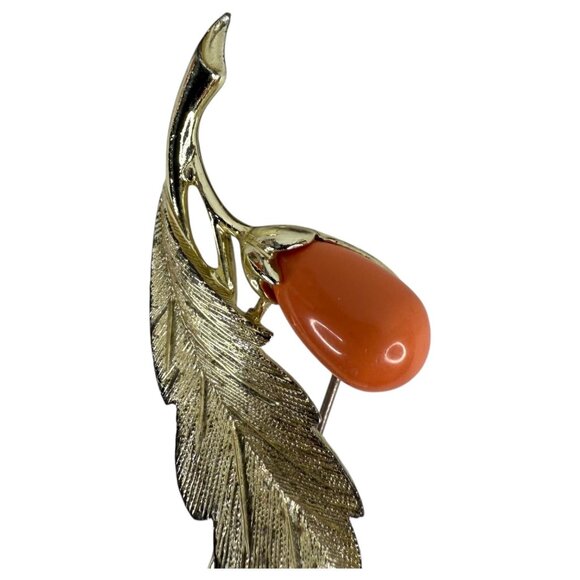 VTG 1962 Sarah Coventry Bittersweet Brooch Faux Coral Gold Tone Leaf Pin Jewelry - Picture 5 of 10